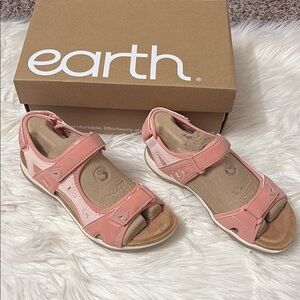 NEW In Box Earth Origins Light Pink Skylar Round Toe Casual Sandals Size 6